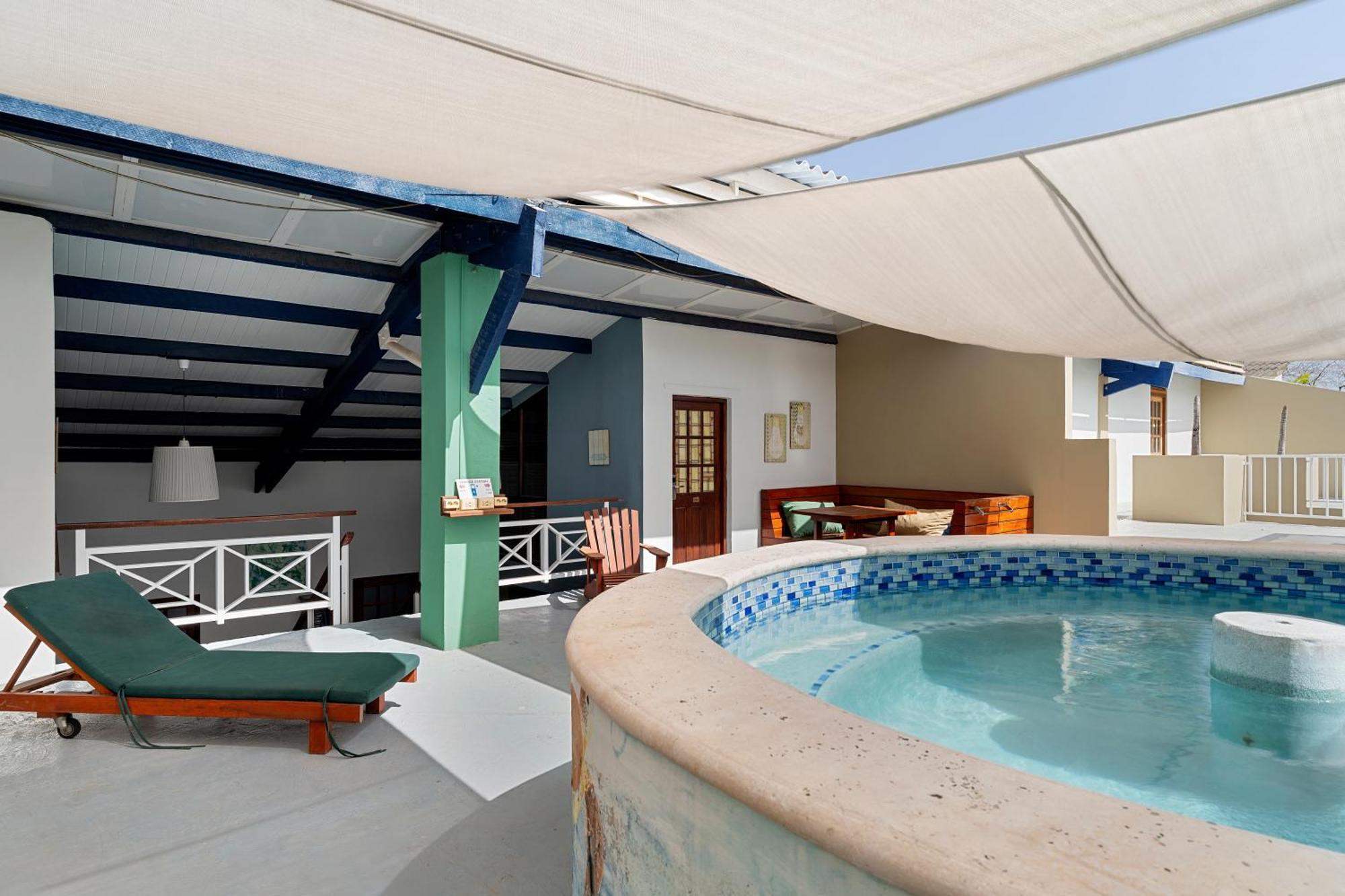 The Ritz Hostel Виллемстад Экстерьер фото