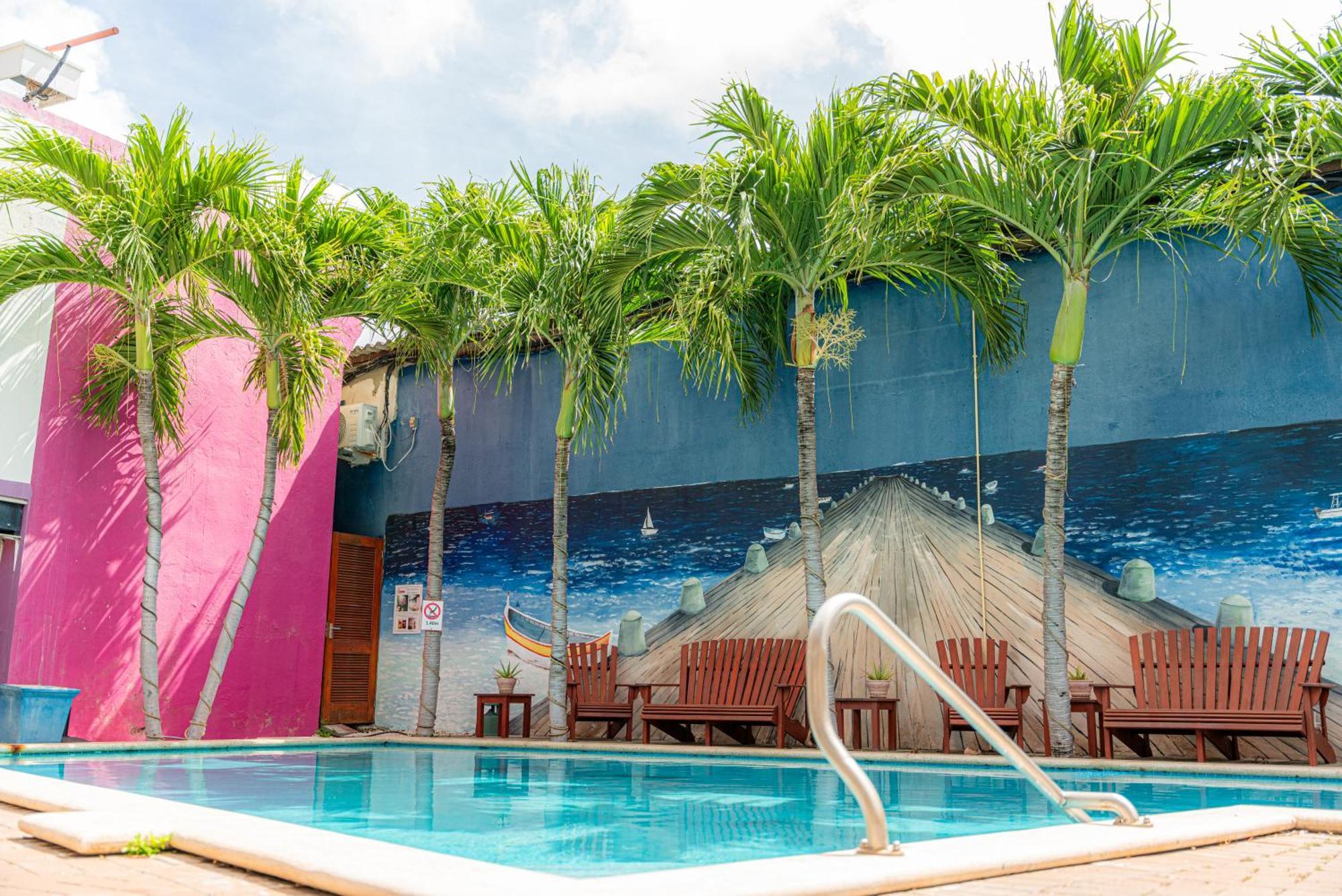 The Ritz Hostel Виллемстад Экстерьер фото