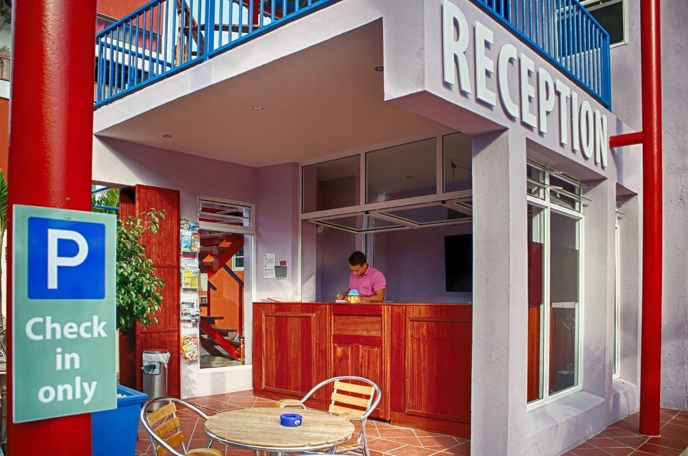 The Ritz Hostel Виллемстад Экстерьер фото