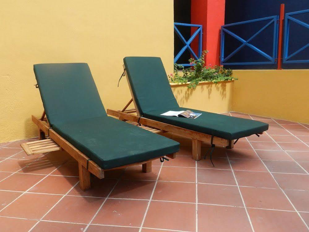The Ritz Hostel Виллемстад Экстерьер фото