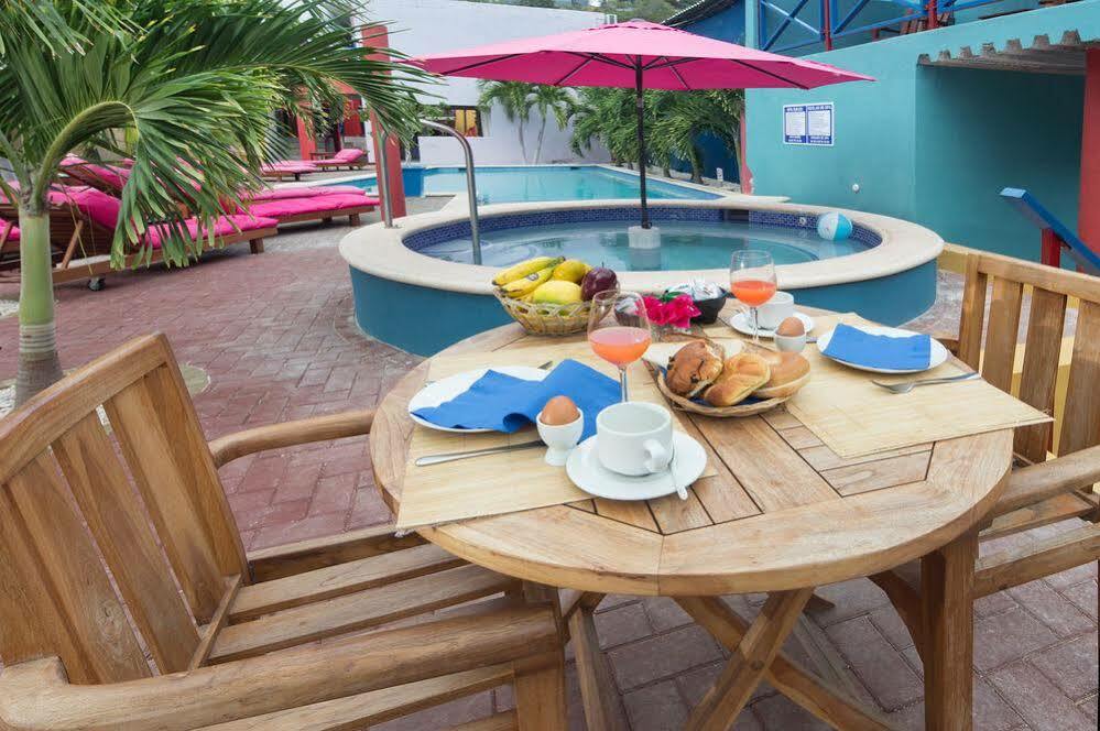 The Ritz Hostel Виллемстад Экстерьер фото
