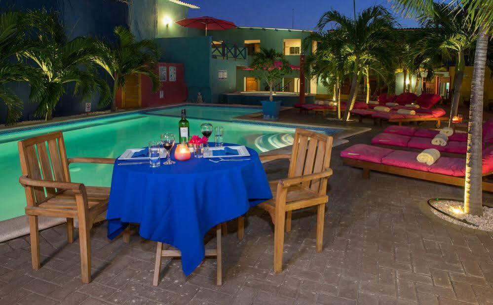 The Ritz Hostel Виллемстад Экстерьер фото